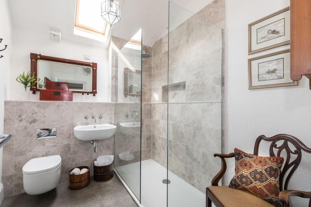 Sarah'S - A Townhouse Apartment In Georgian Holt ホルト エクステリア 写真