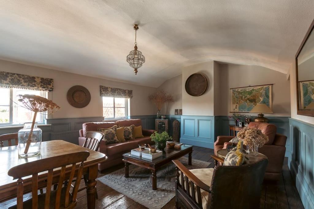 Sarah'S - A Townhouse Apartment In Georgian Holt ホルト エクステリア 写真