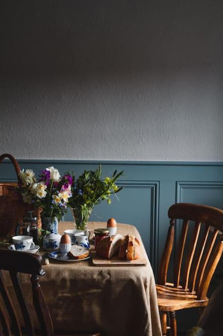 Sarah'S - A Townhouse Apartment In Georgian Holt ホルト エクステリア 写真