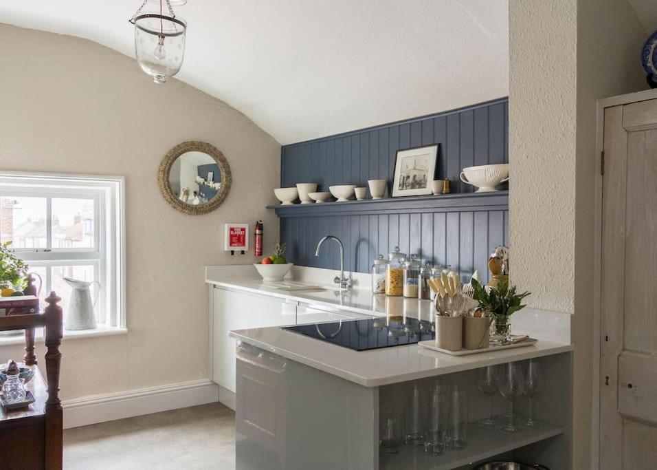 Sarah'S - A Townhouse Apartment In Georgian Holt ホルト エクステリア 写真