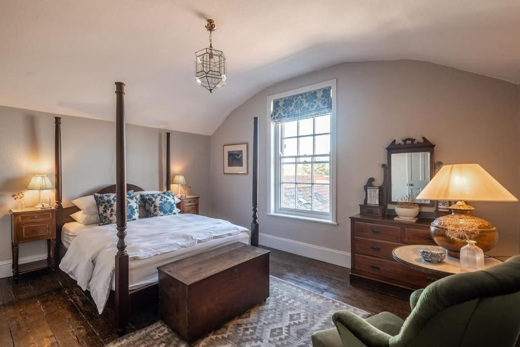 Sarah'S - A Townhouse Apartment In Georgian Holt ホルト エクステリア 写真