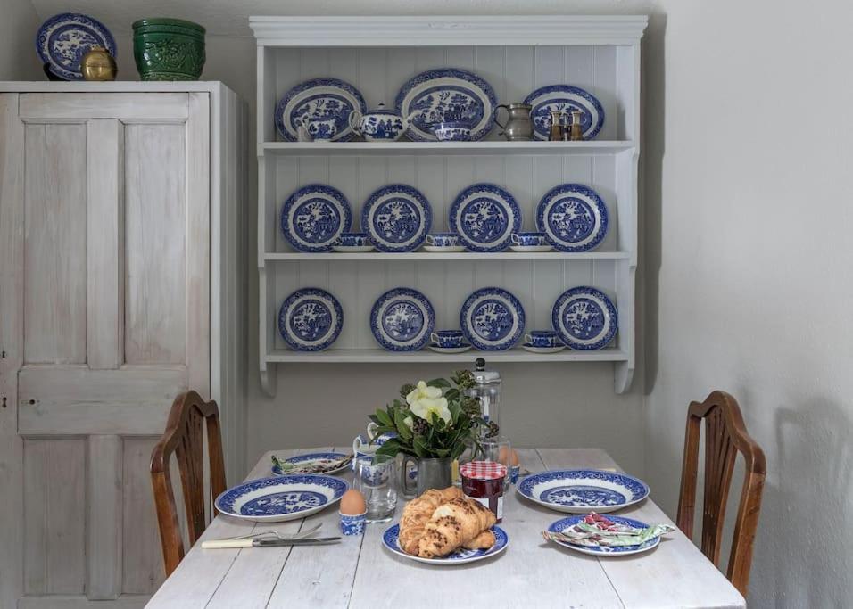 Sarah'S - A Townhouse Apartment In Georgian Holt ホルト エクステリア 写真