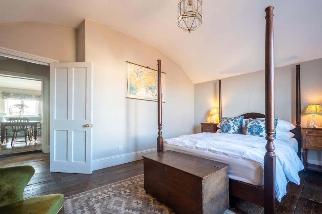 Sarah'S - A Townhouse Apartment In Georgian Holt ホルト エクステリア 写真
